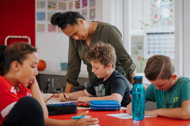 Acknowledging appropriate behaviour: Practices for effective classroom management
