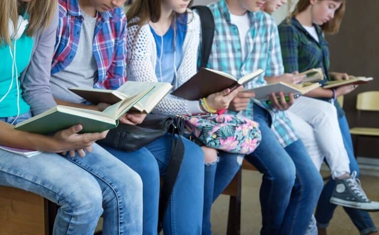 How to encourage teens to read